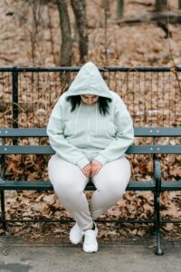 solitude d'une jeune femme
