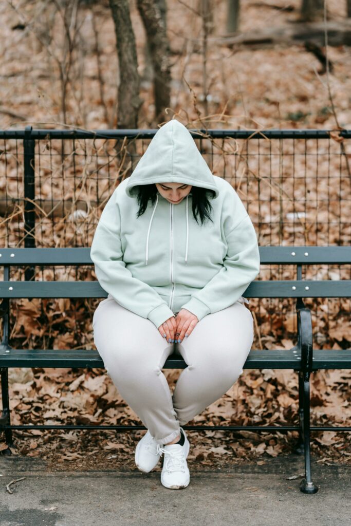 solitude d'une jeune femme