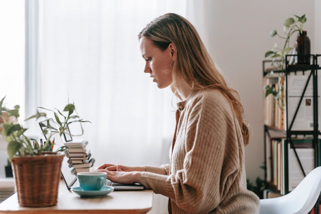 Une femme explore son parcours professionnel - Muriel Molinier ALTERN ET VOUS